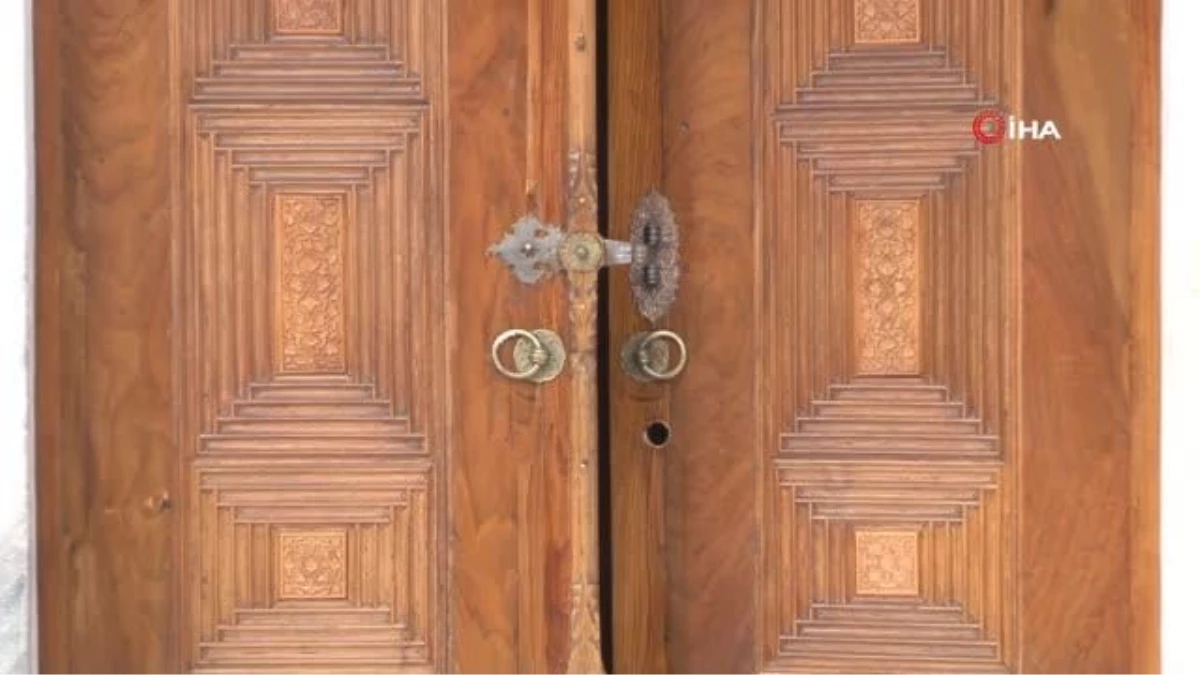 Topkapı Sarayı Hazine Koğuşu\'nun asırlara meydan okuyan kapısı restore edildi