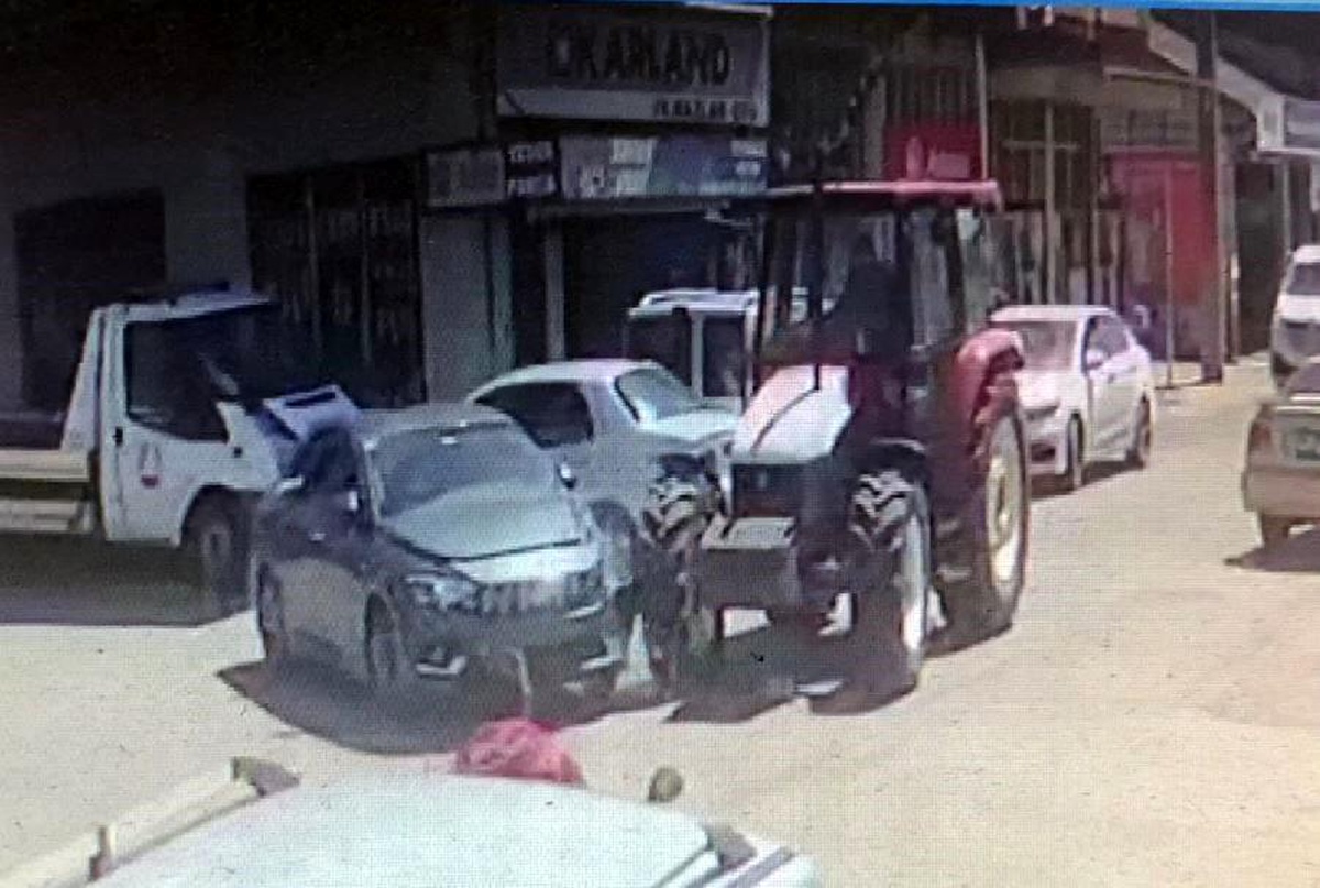 Tekirdağ Çorlu\'da Traktörle Otomobil Çarpışması: 1 Yaralı