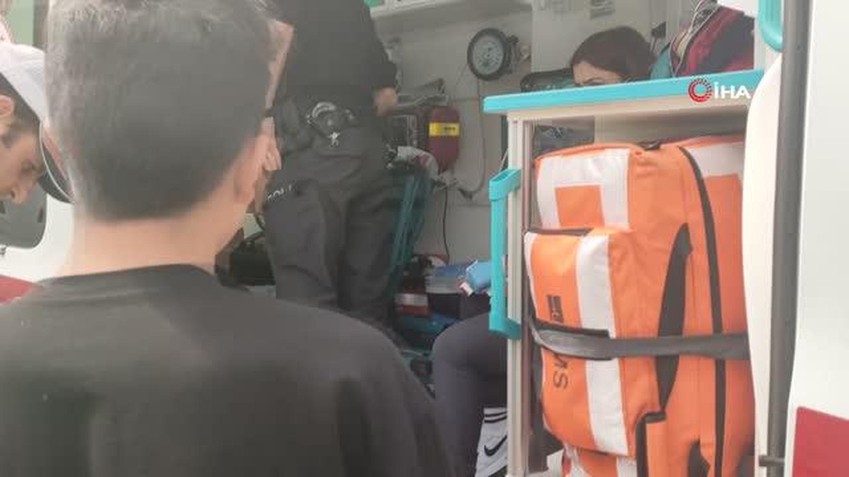Yolun karşısına geçmeye çalışan kız çocuğuna otomobil çarptı