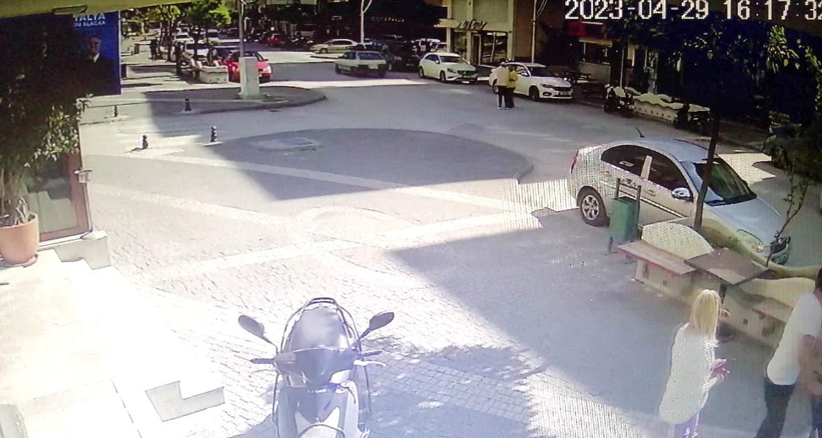 Antalya\'da Şüpheli Şahıslar Palet ve Çanak Anten Çaldı