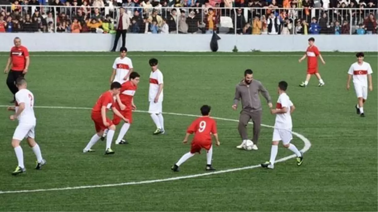 Dünya yıldızı futbolcuların depremzede çocuklarla birlikte aynı formayı giyeceği Yükselen Anadolu takımı sahaya çıkıyor