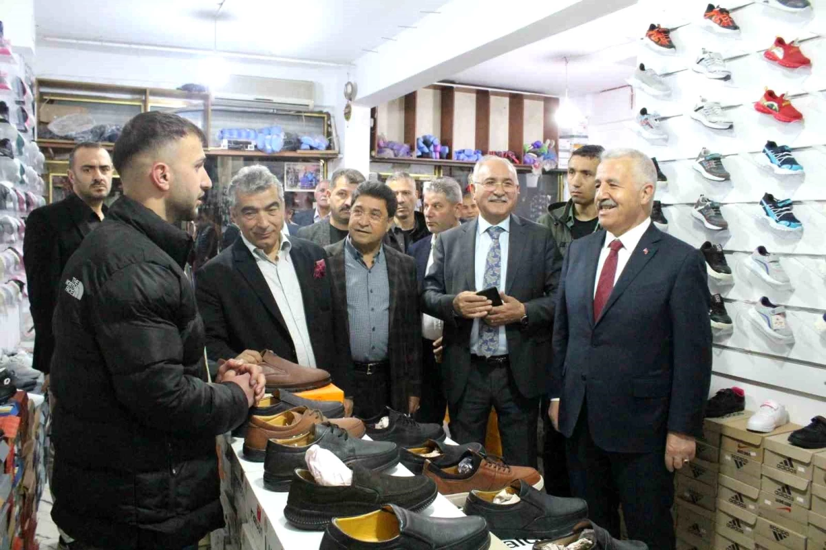 Ulaştırma Bakanı Ahmet Arslan, Iğdır\'da Cumhurbaşkanına destek için esnafı ziyaret etti