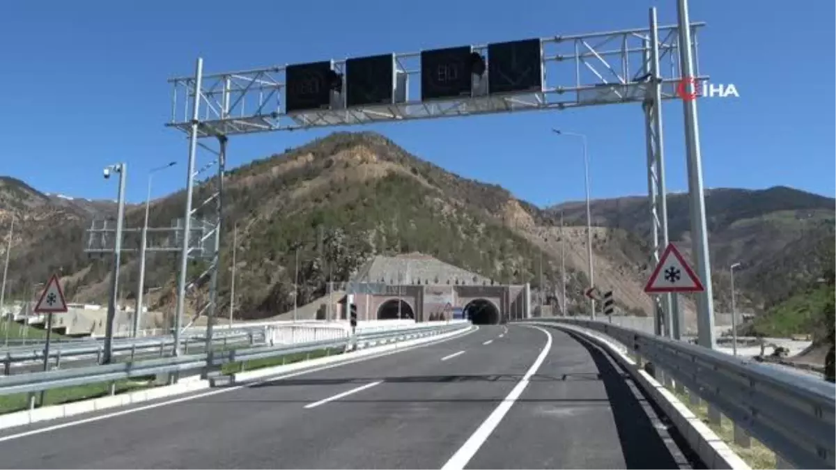 Zigana Tüneli açıldı: Vatandaşlar dağın çilesinin bittiğini söyledi