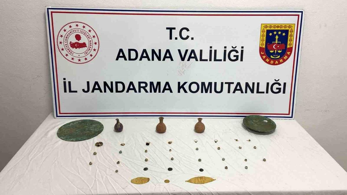 Adanada durdurulan araçta 38 parça tarihi eser ele geçirildi