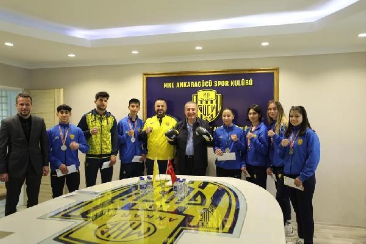 MKE Ankaragücü Boks Takımı başarılarıyla kulüp başkanını ziyaret etti