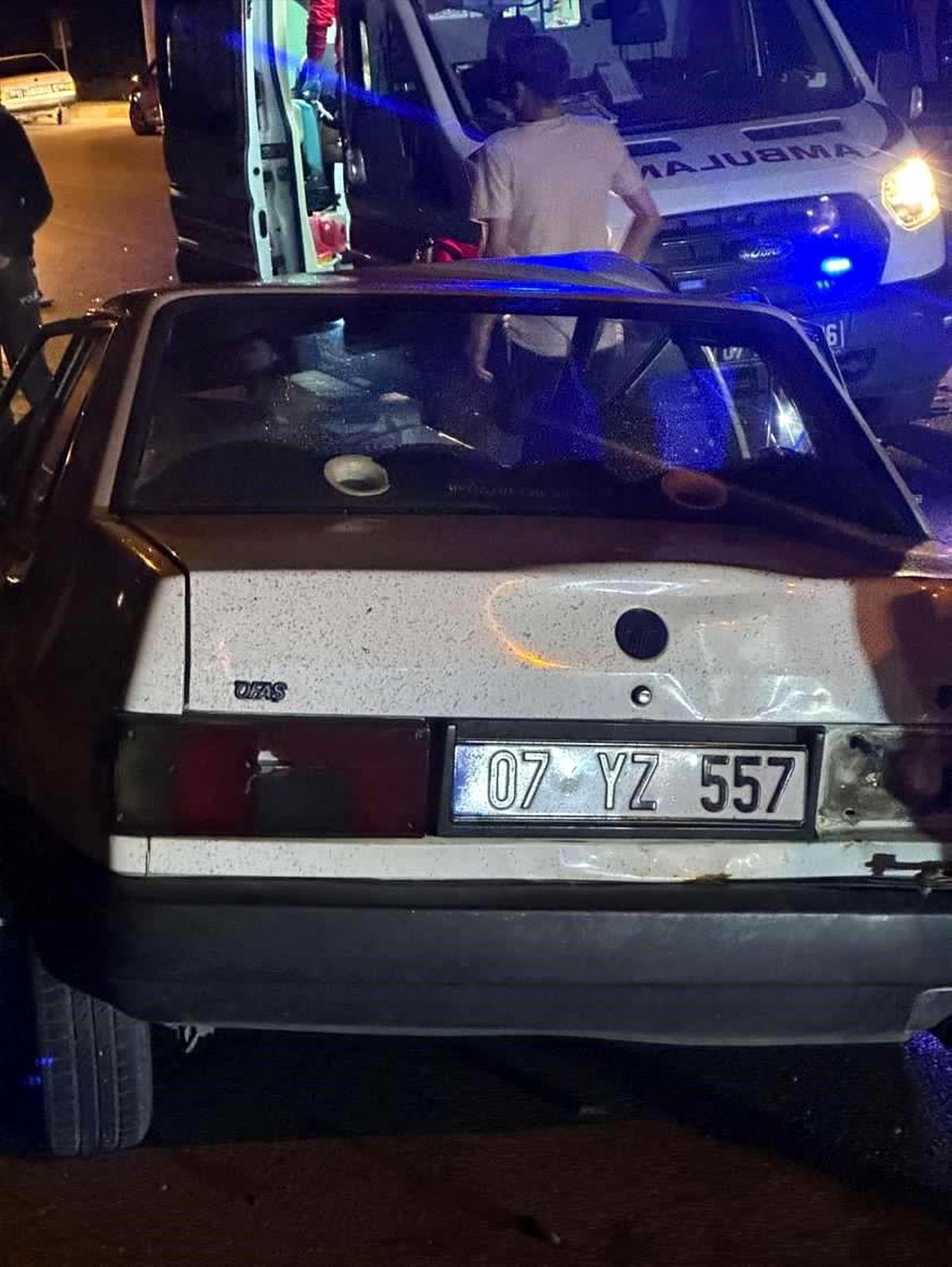 Antalya\'da Otobüs ve Otomobil Kafa Kafaya Çarpıştı: 1 Ölü