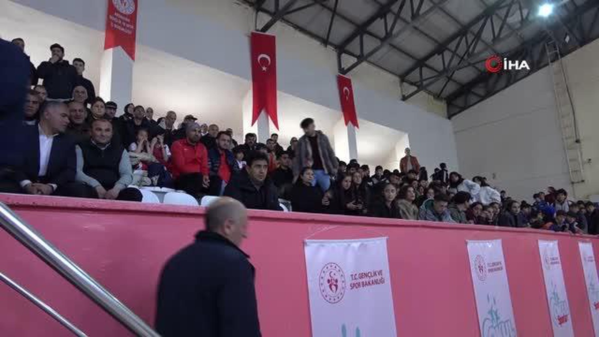 Ardahandaki amatör spor kulüplerine ayni ve nakdi yardım yapıldı