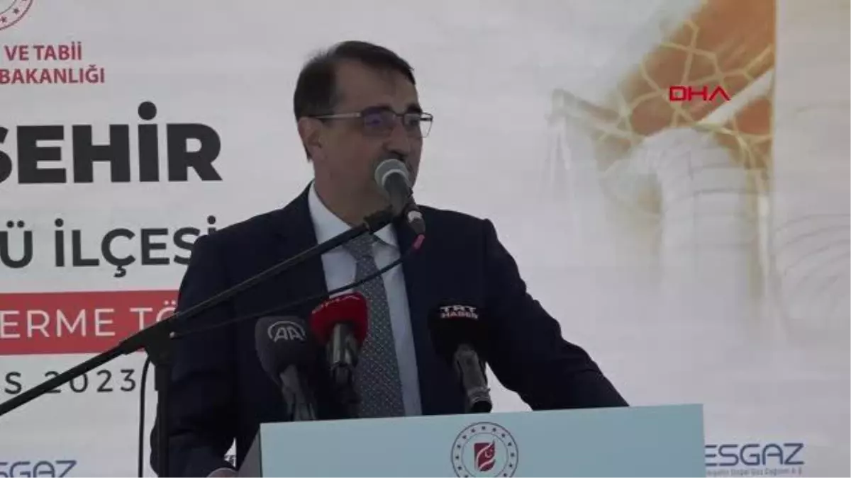 Bakan Dönmez, Eskişehir\'de doğal gaz bağlanan aileleri ziyaret etti