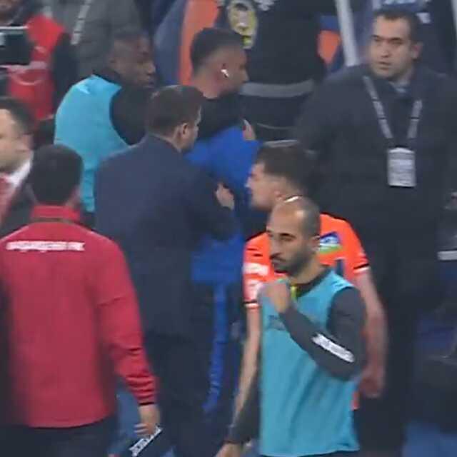 Başakşehir'de hoca kalmadı! Emre Belözoğlu'nun yokluğunda takımı yöneten Selçuk Şahin kırmızı kart gördü