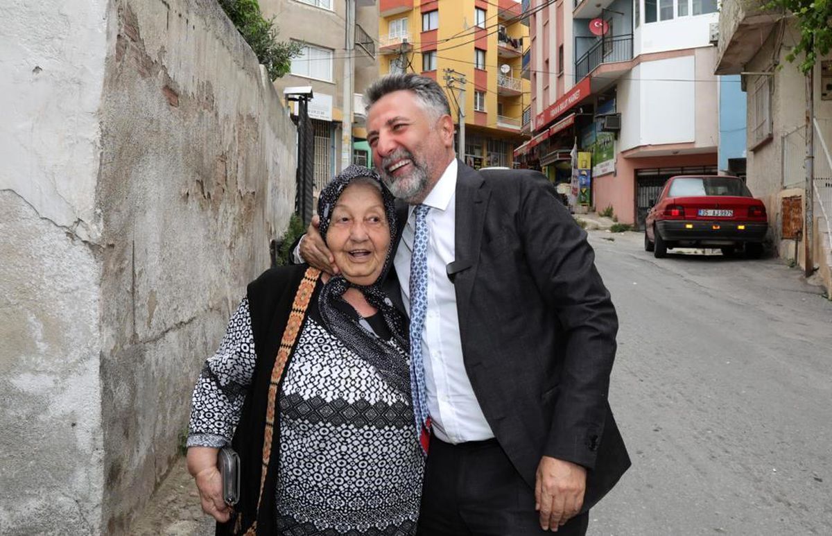 Bayraklı Belediye Başkanı Serdar Sandal Mahalle Gezilerini Hızlandırdı