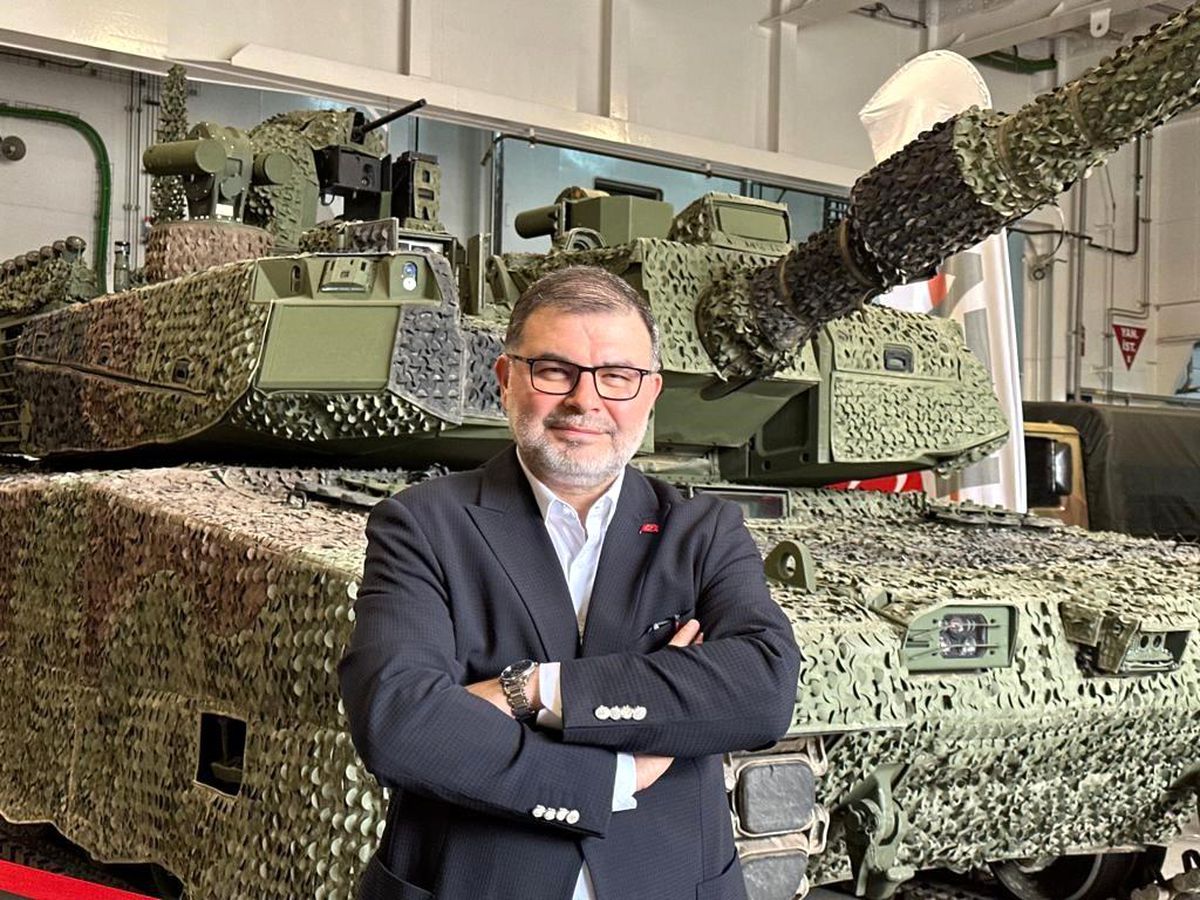 Dünyanın ilk silahlı insansız hava aracı gemisi TCG Anadolu İzmir\'de ziyaretçilere açıldı