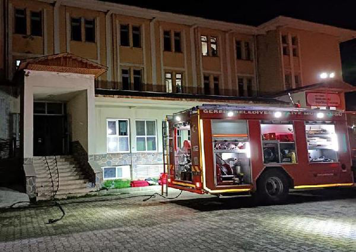 Bolu Gerede\'deki Erkek Öğrenci Yurdunda Yangın Çıktı