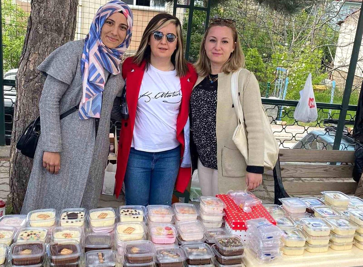 Bozüyük Saffet Şeker İlkokulu Okul Aile Birliği Hayır Çarşısı Kurdu