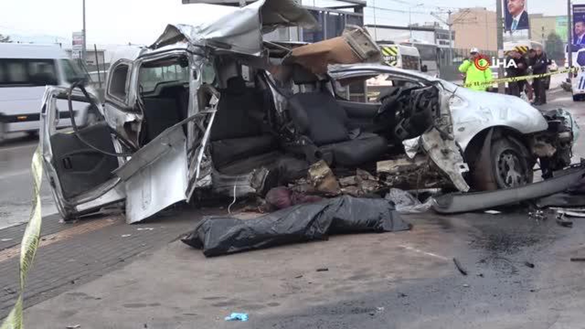 Bursada feci kaza: 2 ölü 1 yaralı
