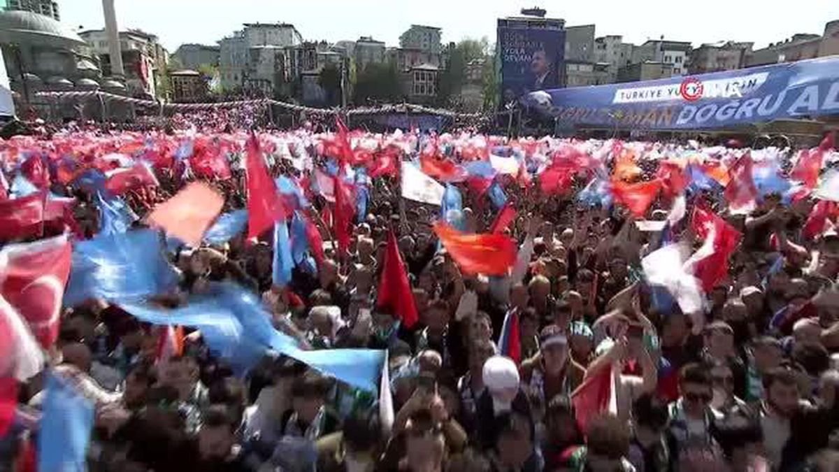Cumhurbaşkanı Erdoğan\'ın Rize Mitingine Yoğun Katılım
