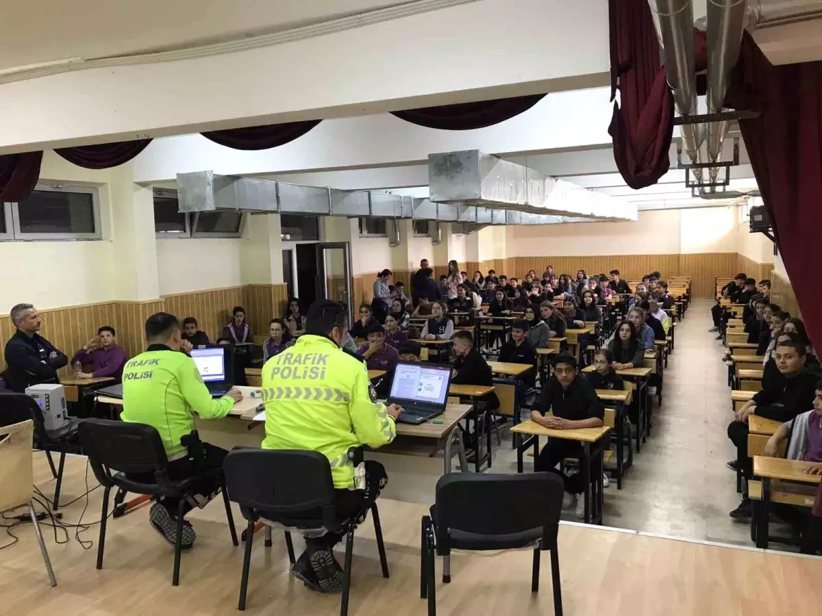 Afyonkarahisar\'da Lise Öğrencilerine Trafik Eğitimi Verildi
