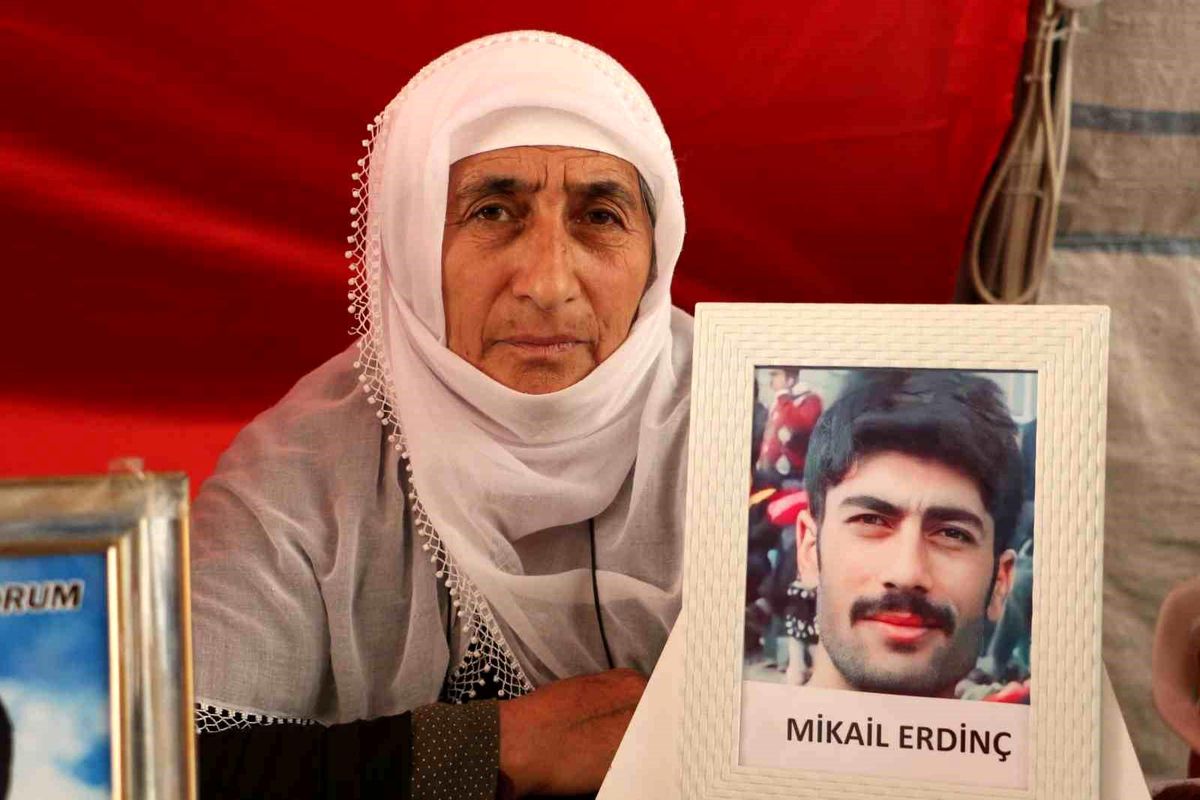 PKK tarafından kaçırıldığı iddia edilen çocuklar için ailelerin evlat nöbeti devam ediyor