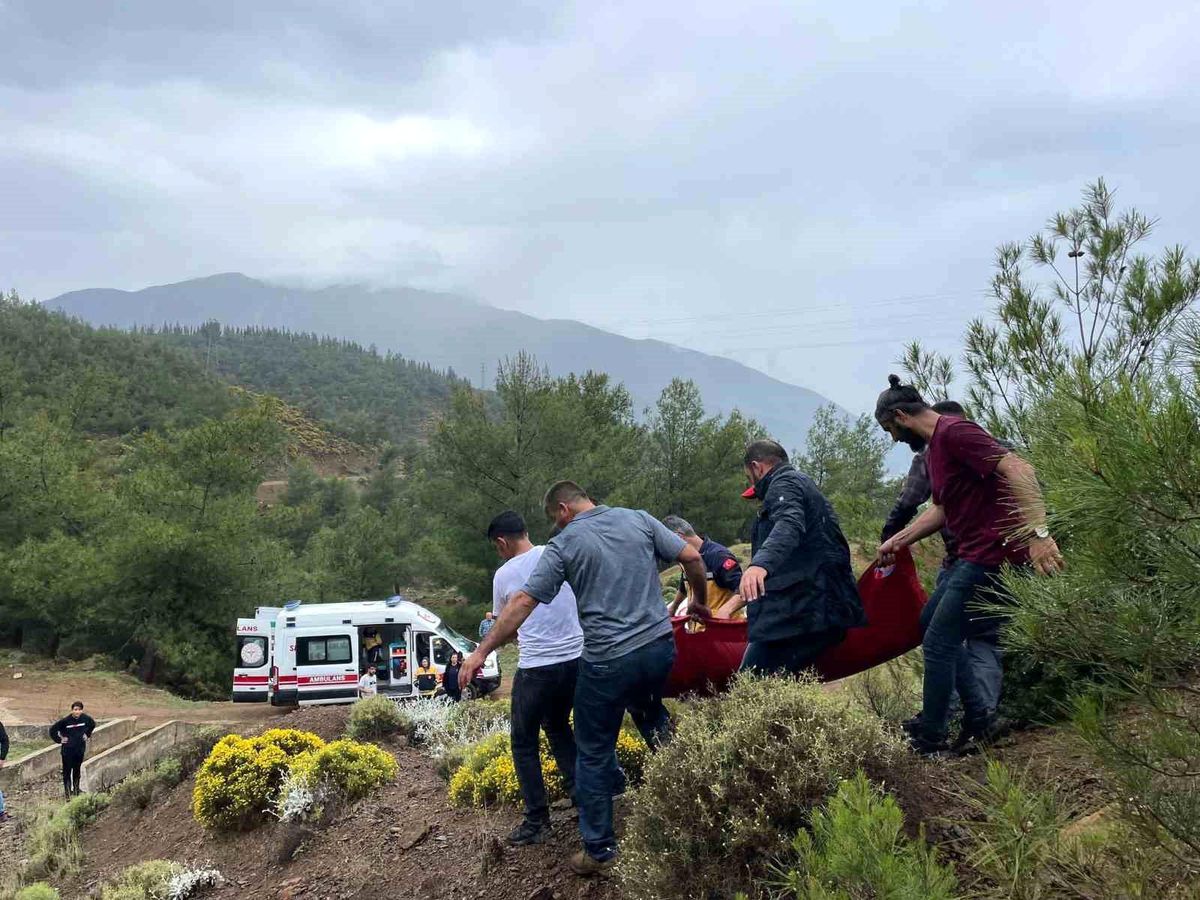 Fethiye\'de Paraşütçüler Fırtına Nedeniyle Zorunlu İniş Yaptı, Yaralılar Var