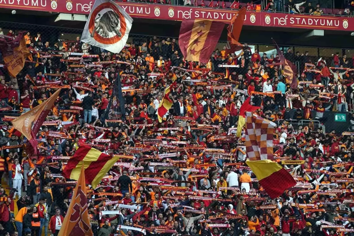 Galatasarayda 2023-2024 sezonu kombine yenileme satışları rekor kırdı