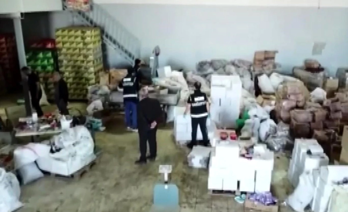 Gaziantep\'te 74 ton bozulmuş gıda ve 11 bin litre içecek ele geçirildi