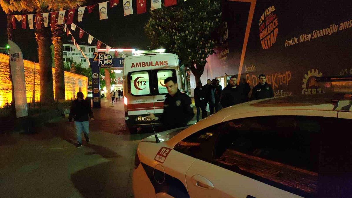 Gebze\'de Yolun Karşısına Geçen Yayaya Otomobil Çarptı