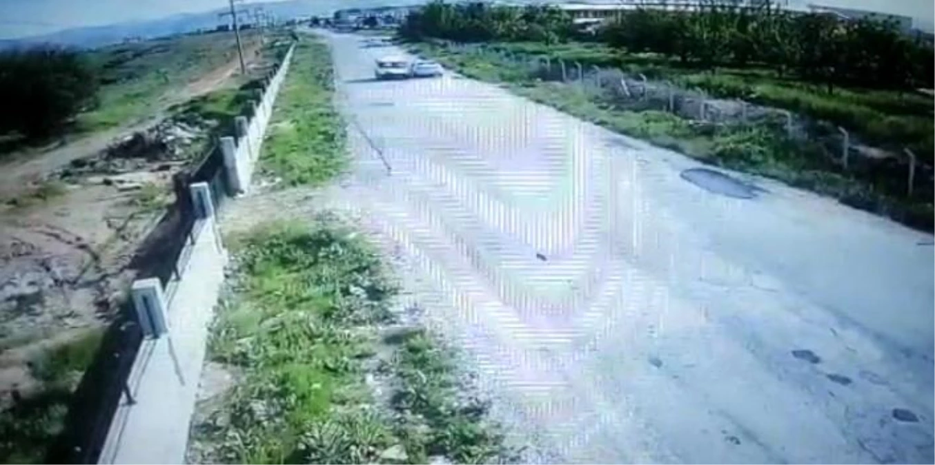 Malatyada Hafif Ticari Araç ile Otomobil Kafa Kafaya Çarpıştı: 2 Yaralı