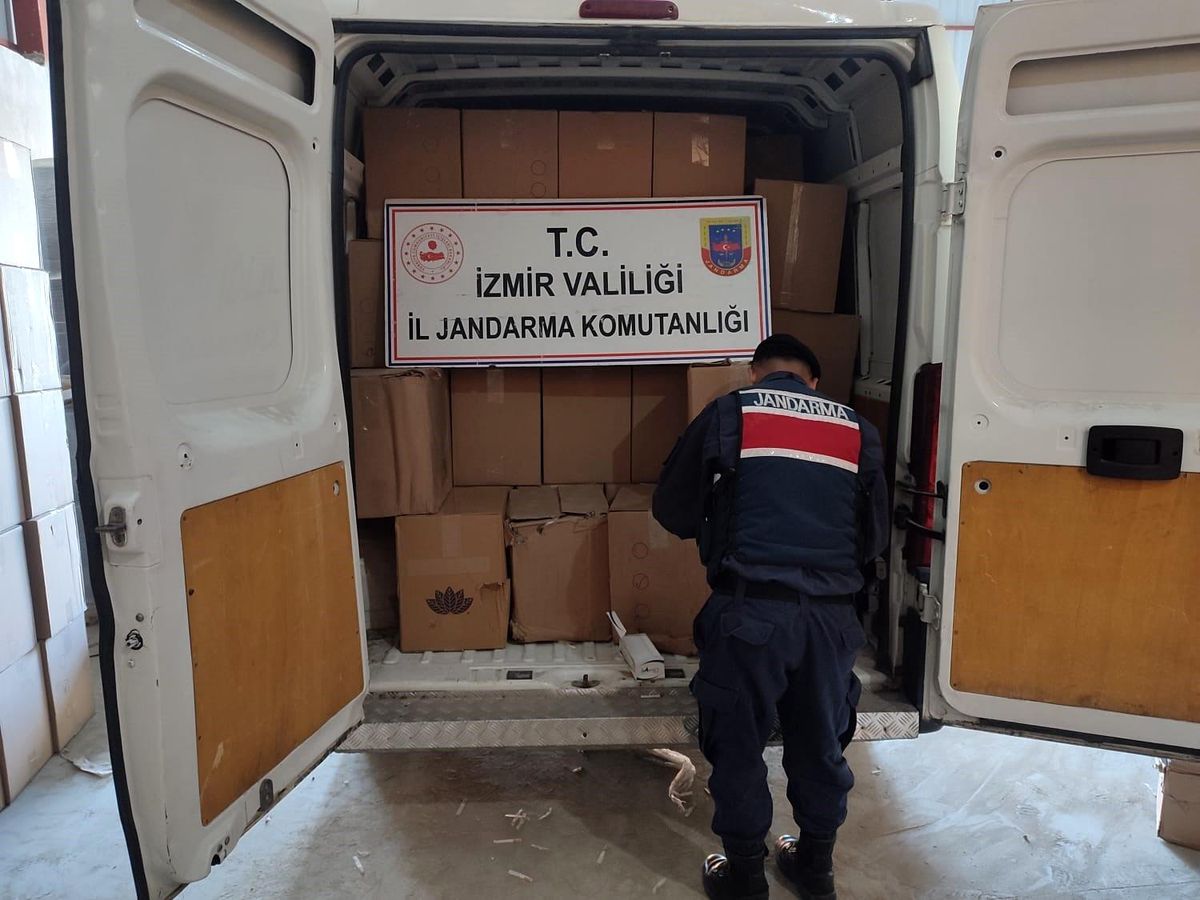 İzmir Jandarması 34 Milyon Kaçak Makaron Ele Geçirdi