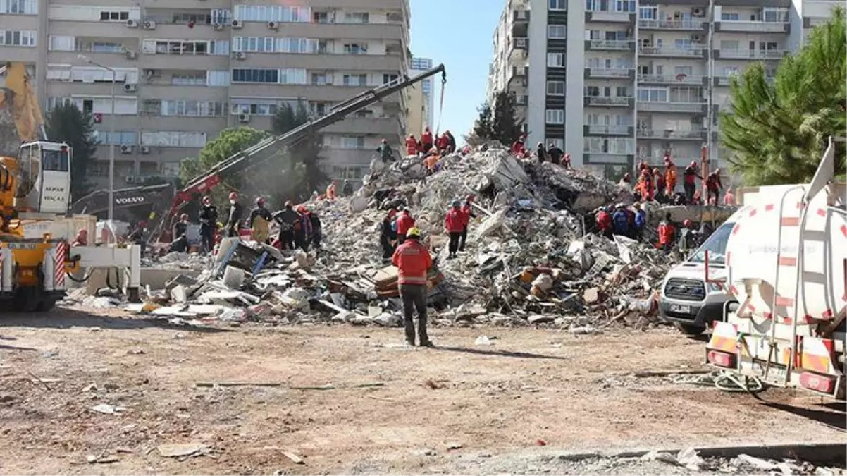 İzmir depreminde 30 kişiye mezar olan Emrah Apartmanı davasında karar çıktı! 2 sanığa iyi hal indirimiyle 14 yıl 5 ay hapis cezası