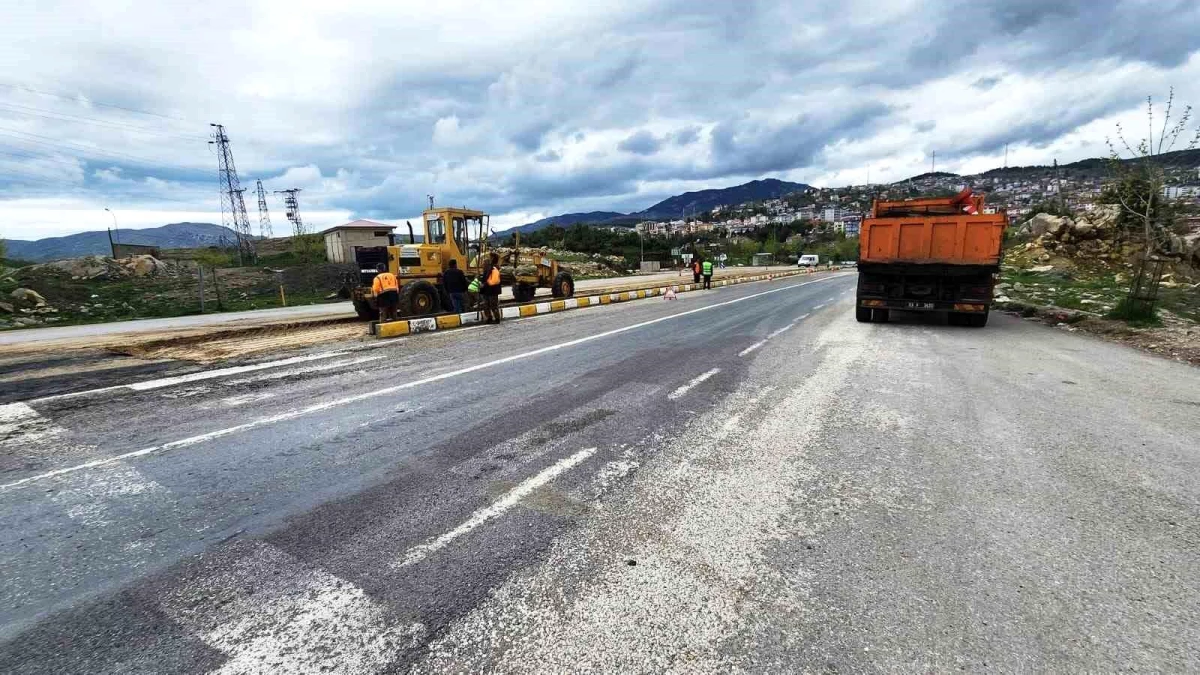 Kahramanmaraş Büyükşehir Belediyesi, arterlerde bakım ve onarım çalışmalarını sürdürüyor