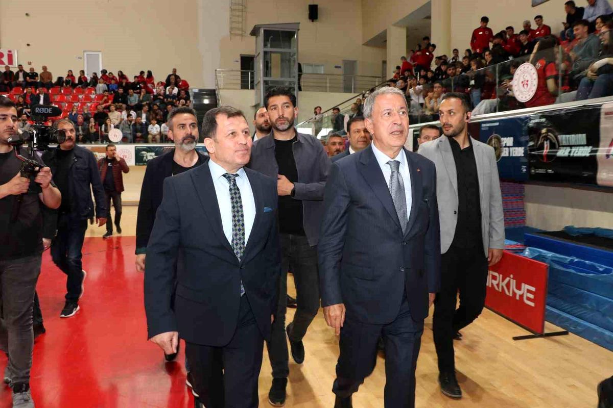 Kayseri\'de spor kulüplerine tam destek