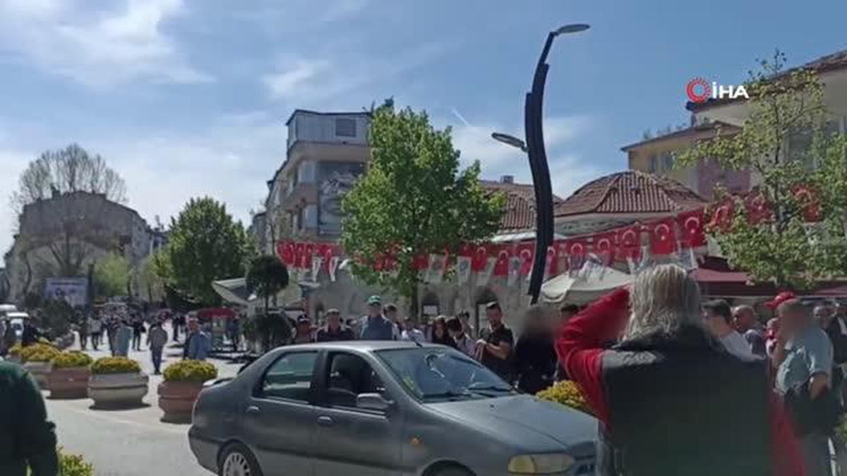 Bolu\'da emekli polis sürücü, kendisine yol vermeyen yaya ile tartıştı