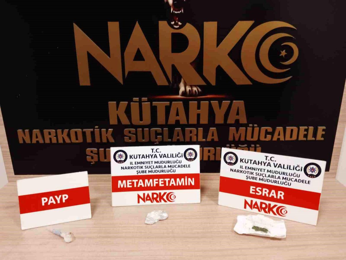 Kütahya\'da Şüpheli Şahsın Üzerinde Uyuşturucu Maddeler Ele Geçirildi