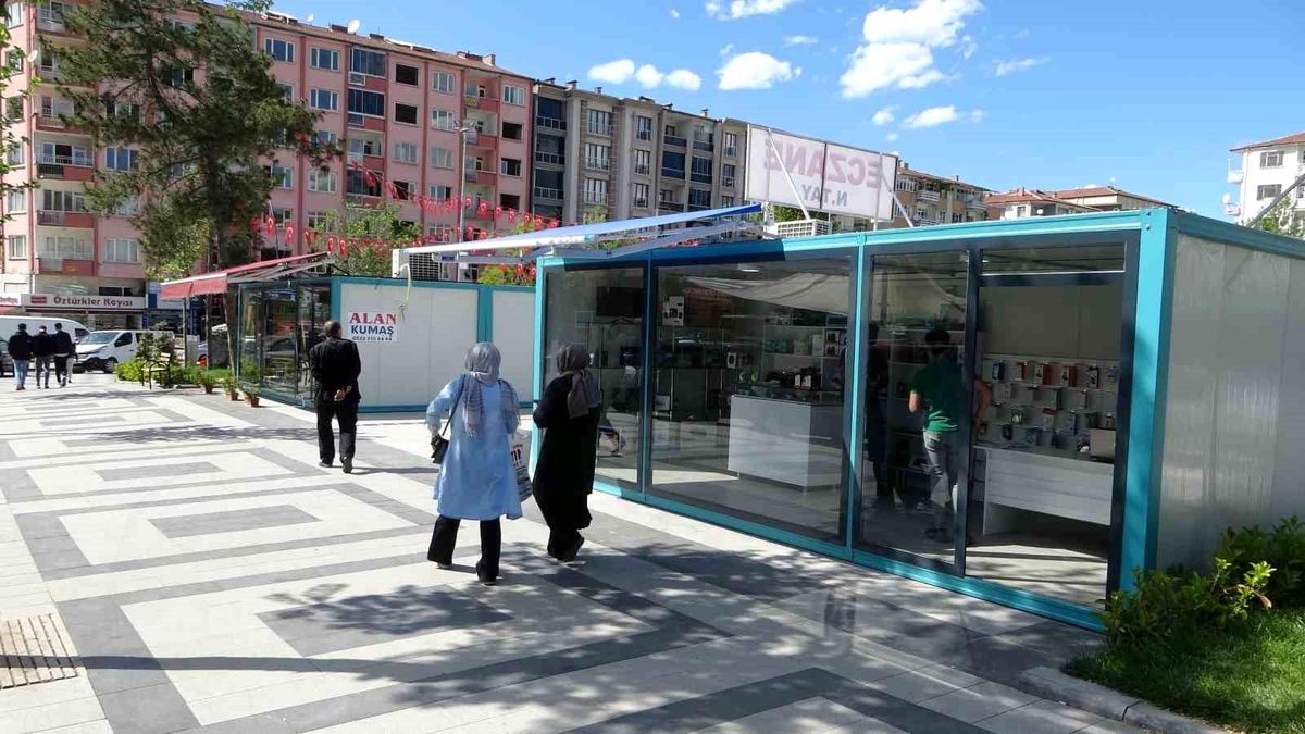 Malatya\'da Depremzedeler İçin Konteyner Çarşılar Hizmete Girdi
