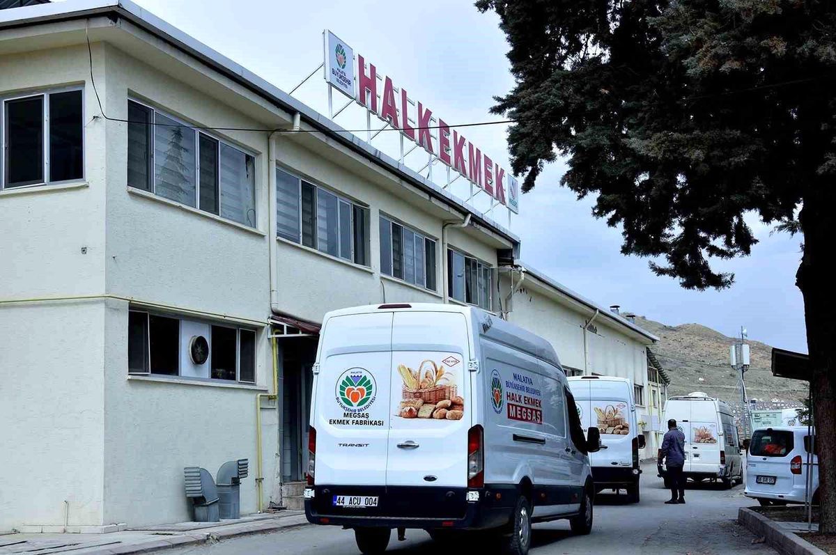 Malatya Büyükşehir Belediyesi, Depremzedelere Ücretsiz Ekmek Dağıtımına Devam Ediyor
