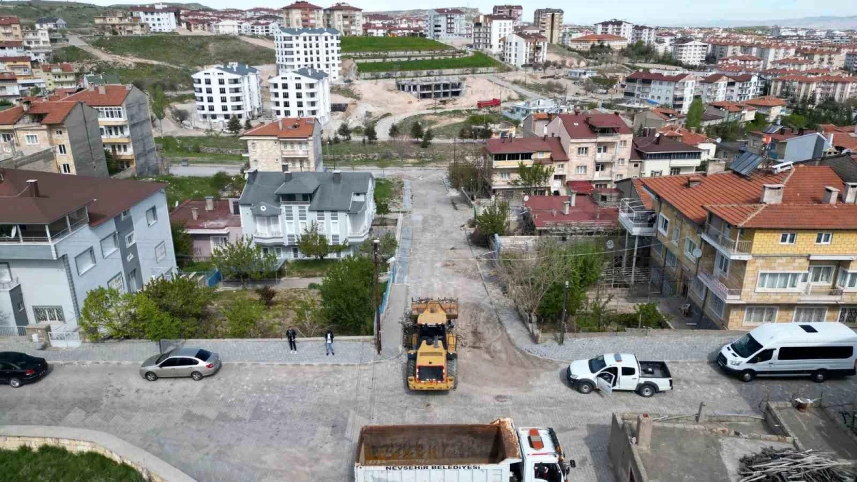 Nevşehir Belediyesi, Kıratlıoğlu Mahallesi\'nde Yolları Yeniliyor