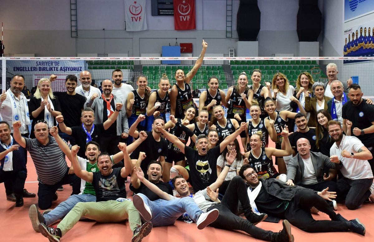Nilüfer Belediyespor Sultanlar Ligi Play-Off\'ta Sarıyer\'i 3-0 Mağlup Etti