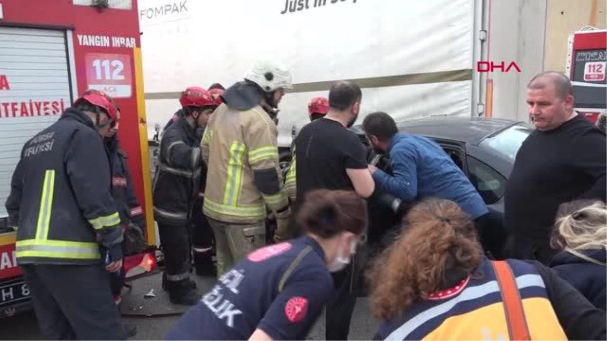 Bursa\'da TIR\'a Arkadan Çarpan Otomobildeki 2 Kişi Ağır Yaralandı