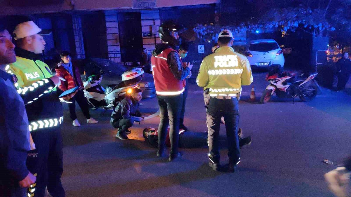 Gebze\'de Motosiklet ve Otomobil Çarpıştı: Motokurye Yaralandı