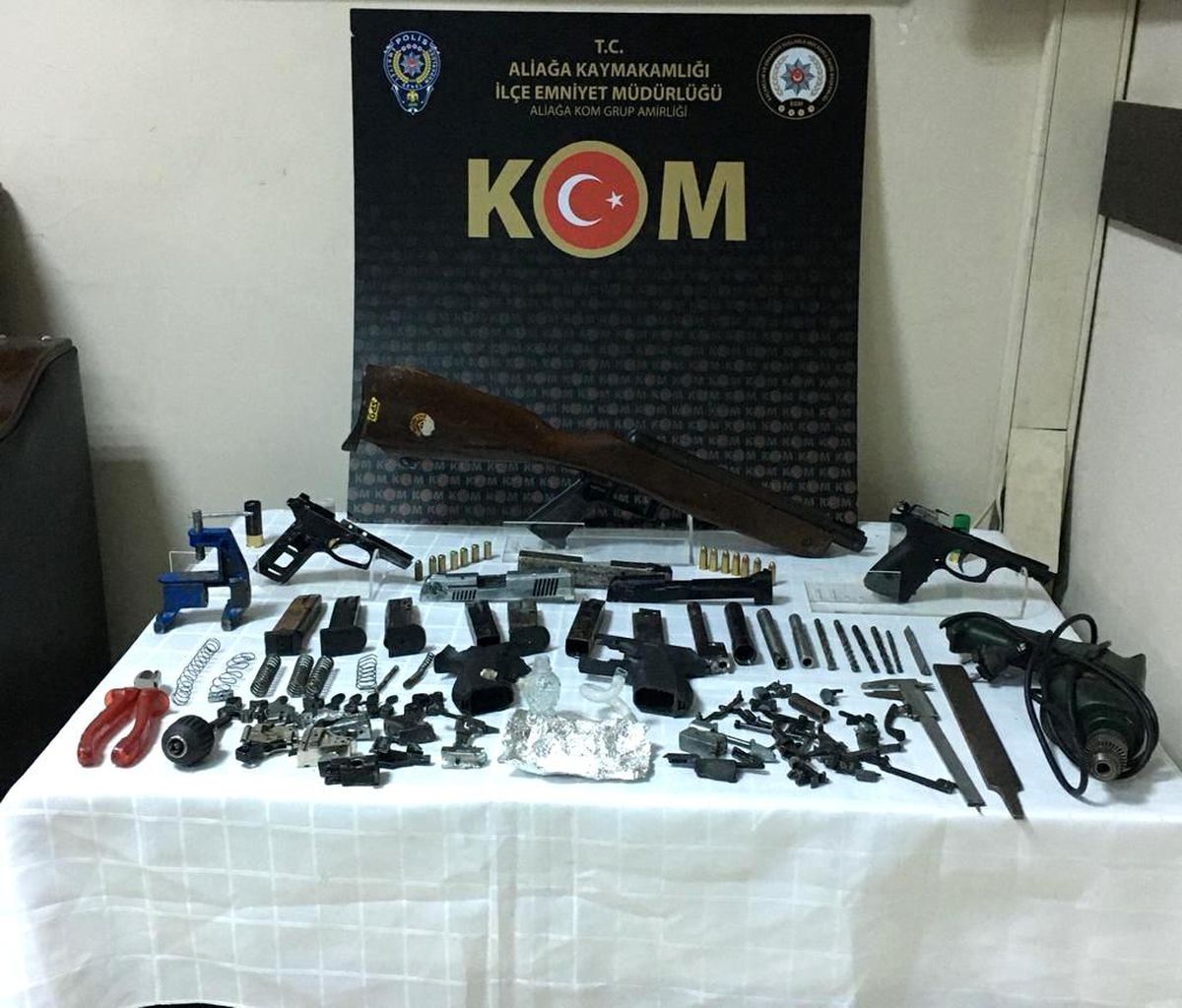 İzmir\'de Silah İmalatı ve Ticareti Yapan Şüpheli Tutuklandı