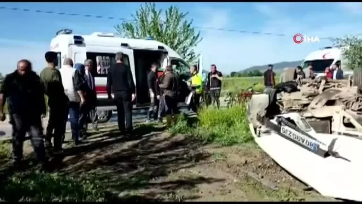 Takla atıp ters dönen araçtan sağ çıktılar