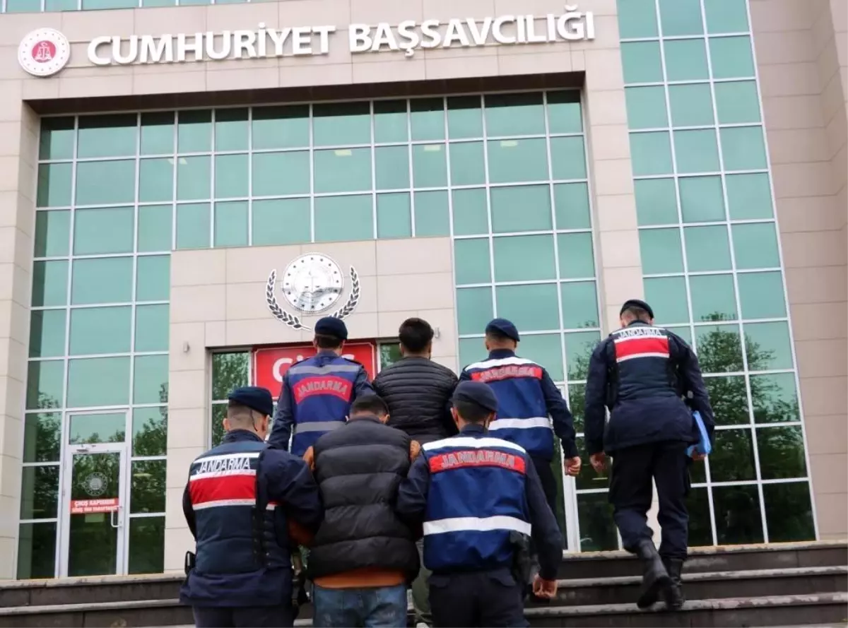 Tekirdağ\'da Terör Örgütü Propagandası Yaptığı İddia Edilen 3 Şüpheli Tutuklandı