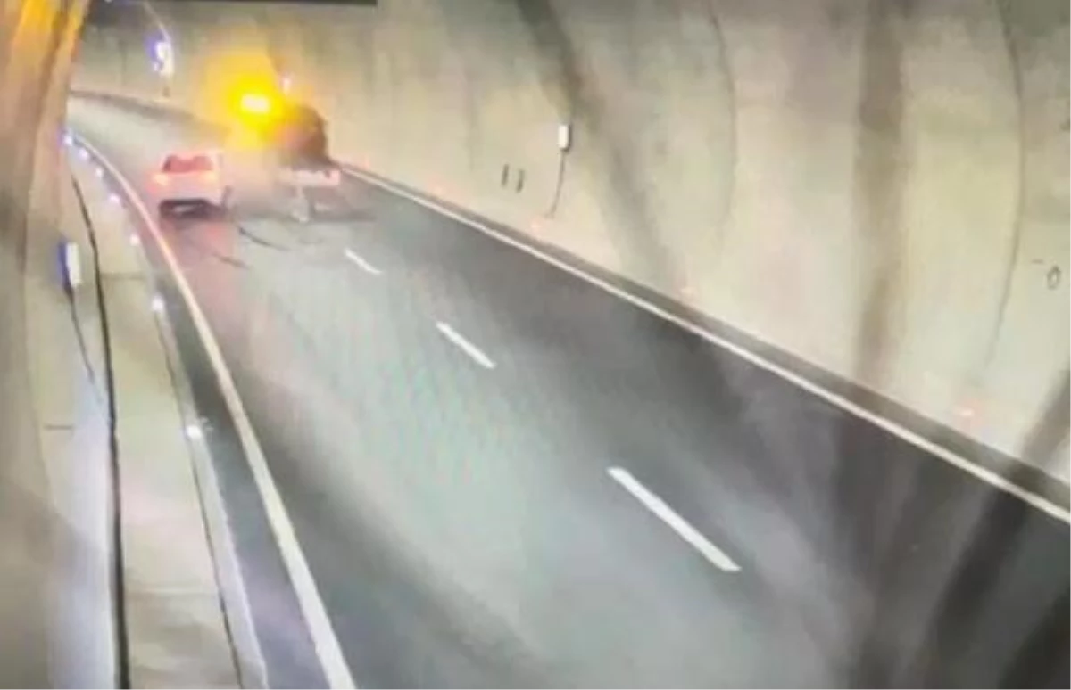 Troya Tüneli\'nde Otomobil ve Çekici Çarpıştı: 1 Ölü, 1 Yaralı