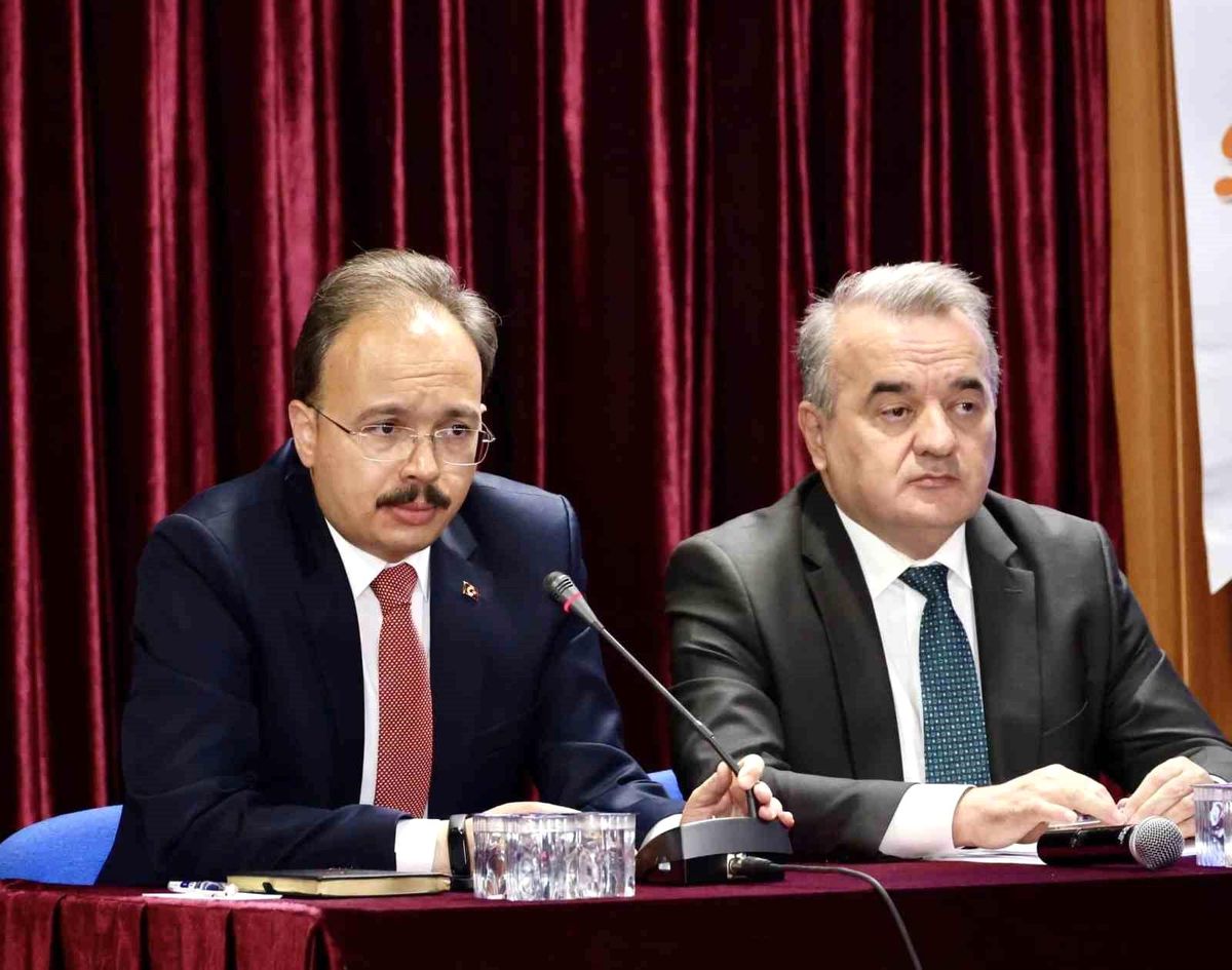 Bilecik Valisi Muhtarlarla Bir Araya Geldi