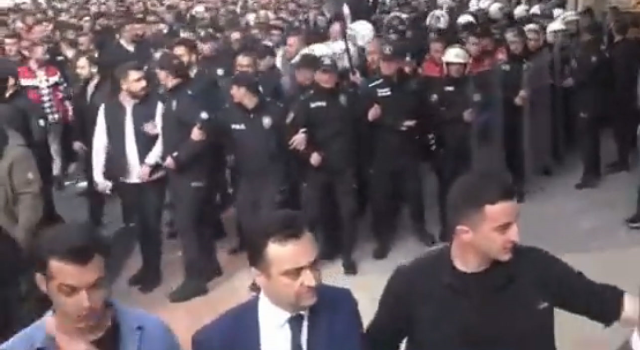 Yeniden açılan stant gerilimi tırmandırdı! Onlarca Trabzonlu HÜDA PAR'a tepki yürüyüşüne çıktı