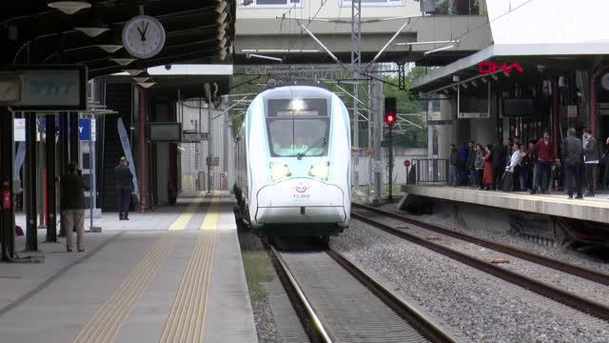 Milli Elektrikli Tren Seti Marmaray Bakırköy İstasyonunda ziyarete açıldı