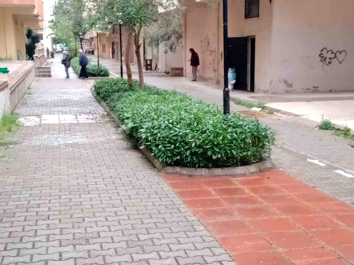Didim\'de bir genç apartmanın beşinci katından düşerek hayatını kaybetti