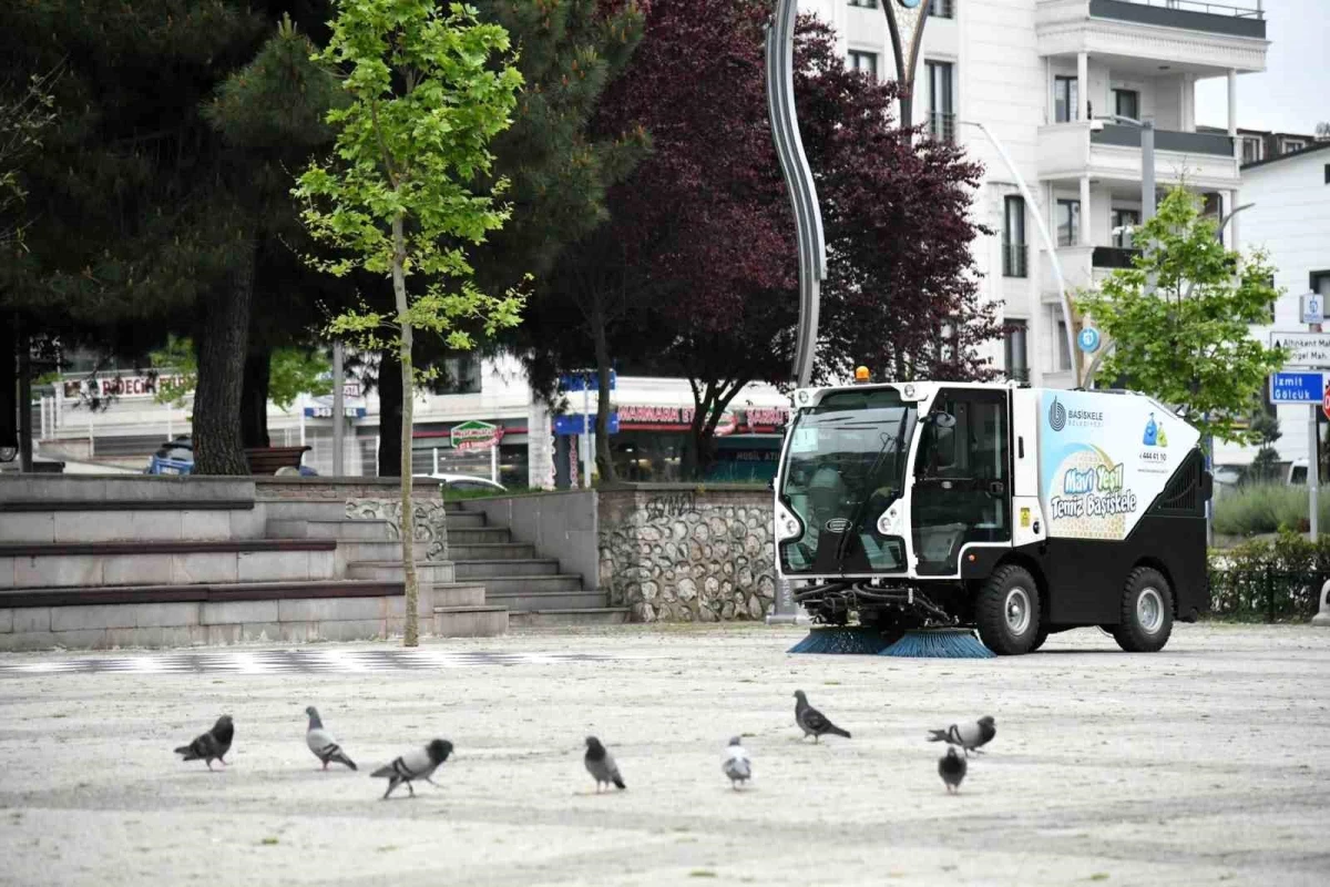 Başiskele Belediyesi Yerli Üretim Vakumlu Yol Süpürme Aracını Hizmete Aldı