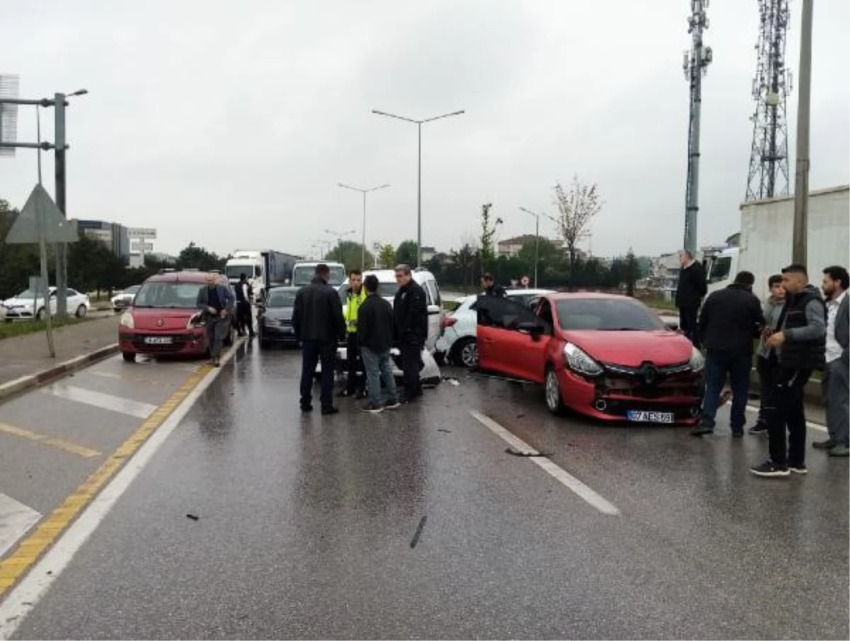 Bursa\'da Yağışlı Hava Zincirleme Kaza Yarattı