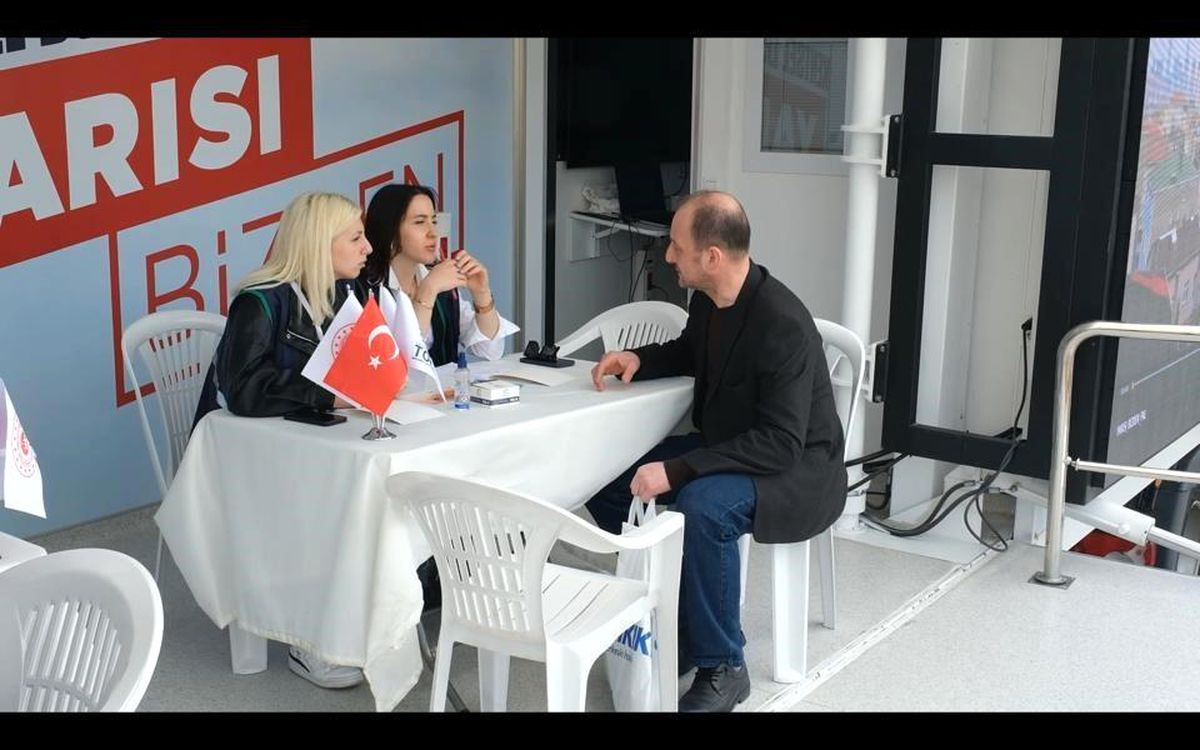 Çevre, Şehircilik ve İklim Değişikliği Bakanı Murat Kurum, "Yarısı Bizden" tırı ayağınıza geliyor"
