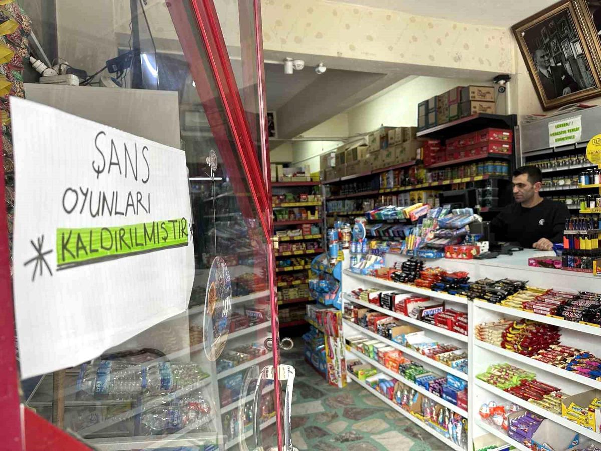 Eskişehir\'de esnaf, müşterilerin para kaybetmesine üzüldüğü için şans oyunlarını kaldırdı
